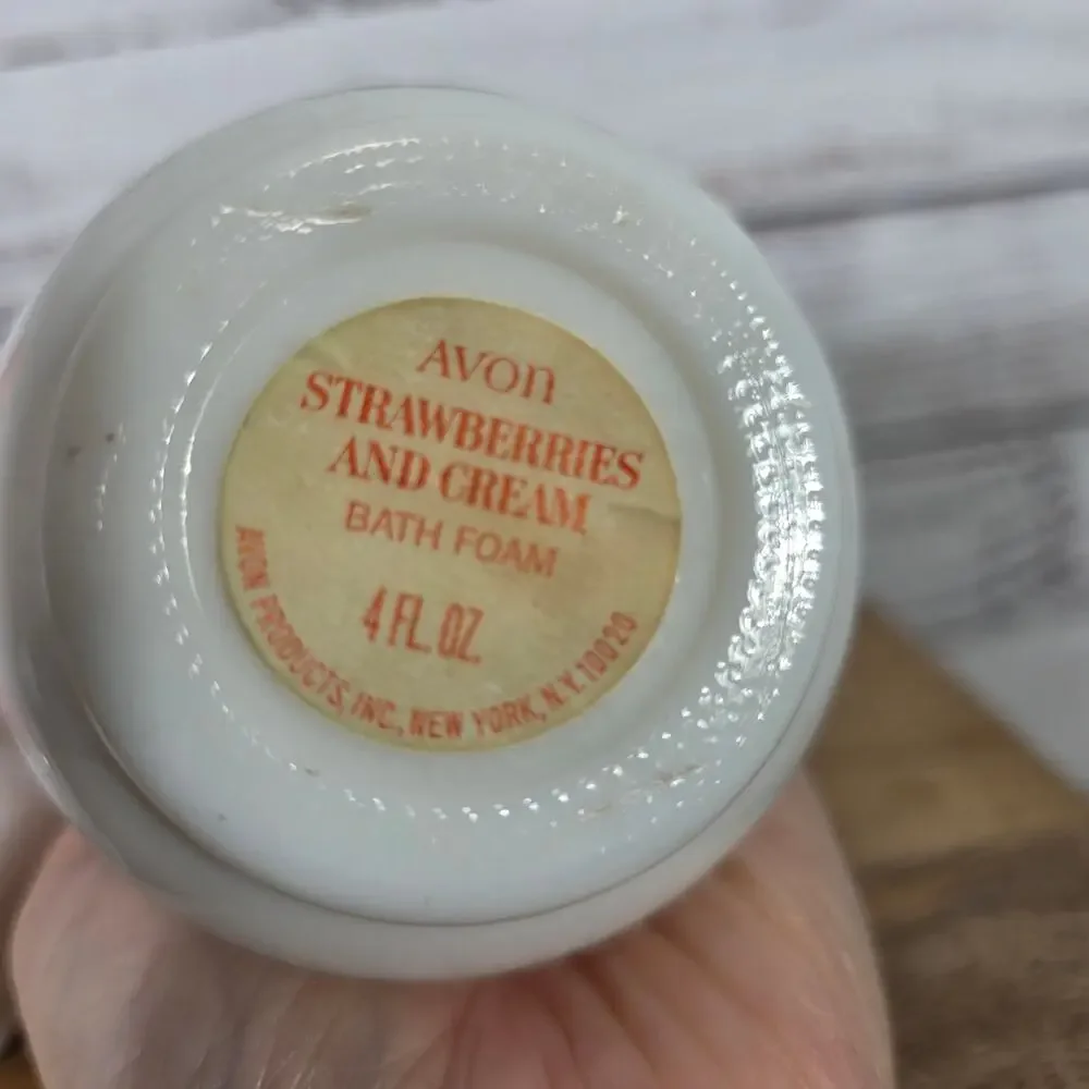 VTG Avon Strawberry and Cream Milk Glass Pitcher Bath Foam Bottle Decanter 2